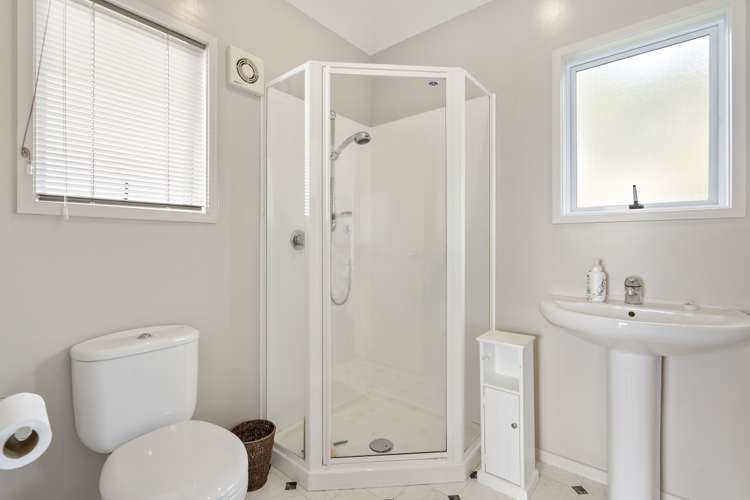 28 Rakau Views Orewa_11