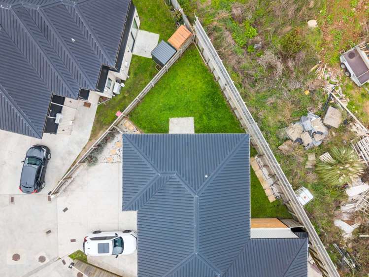 2/8 Mila Paige Close Glenview_32