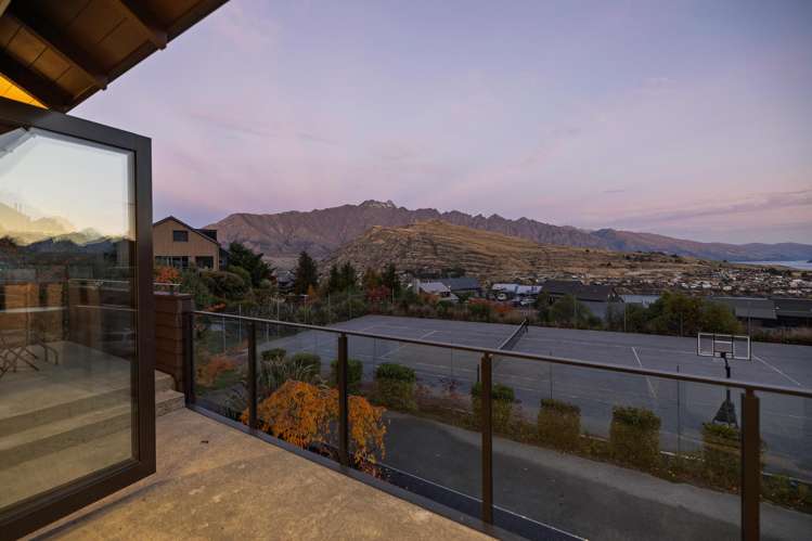 1 Goldleaf Hill Queenstown_34