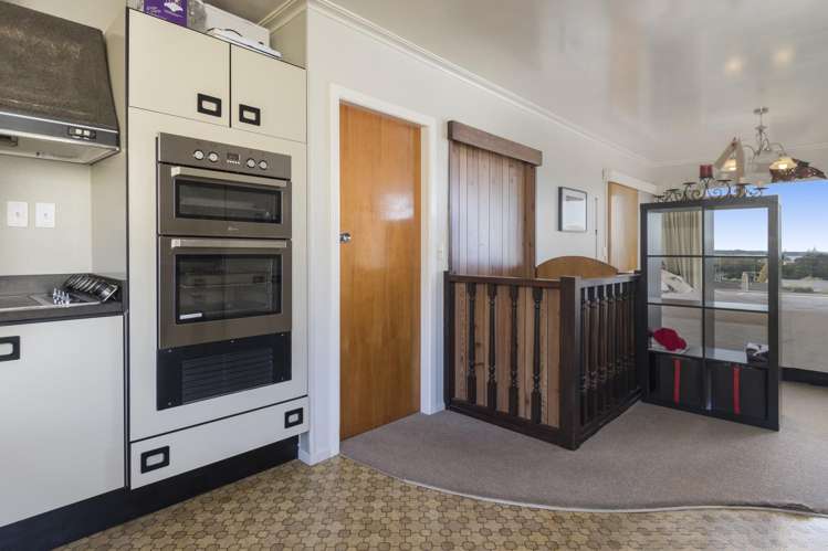 23 Seaview Road Otumoetai_11