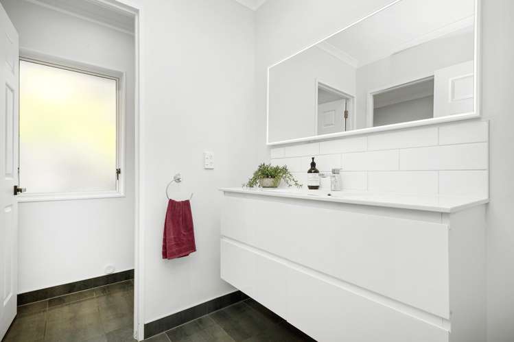 125 Woodman Drive Tawa_21