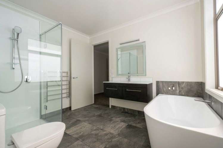 18 Lake View Place Fairhall_8