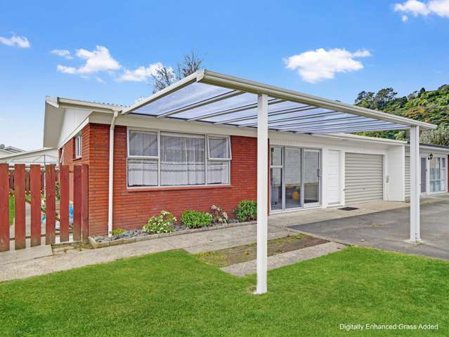 Sunny Courtyard Living in Central Whakatāne
