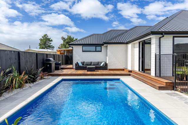 8 Hurricane Way Burleigh_4