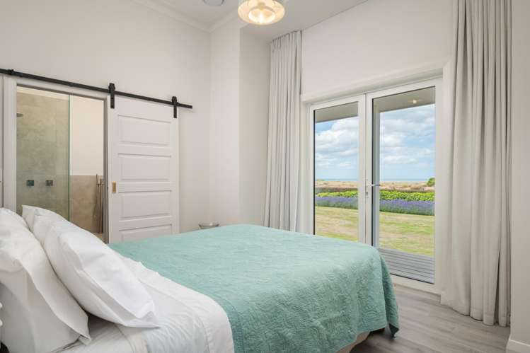 25 Bay End Rarangi_17