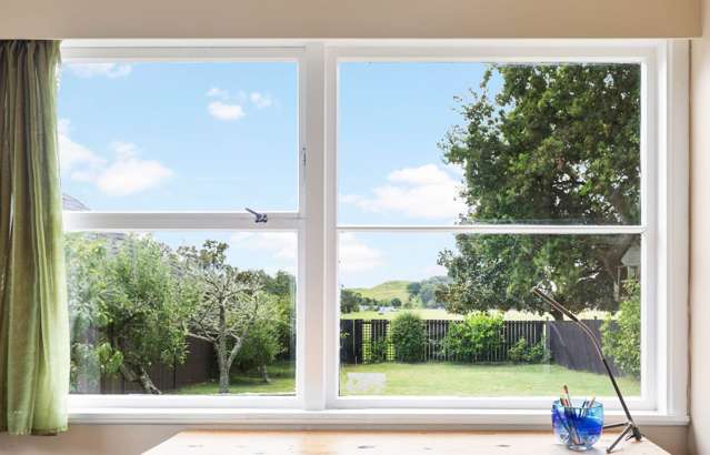 WOW - WHAT A VIEW AND LIFESTYLE ON THE PARK!