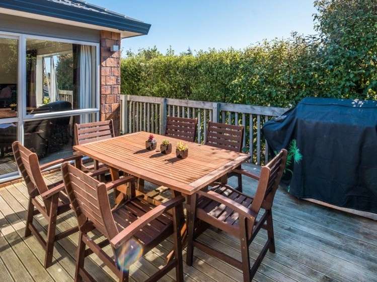 33 Saint Ives Drive Camborne_16