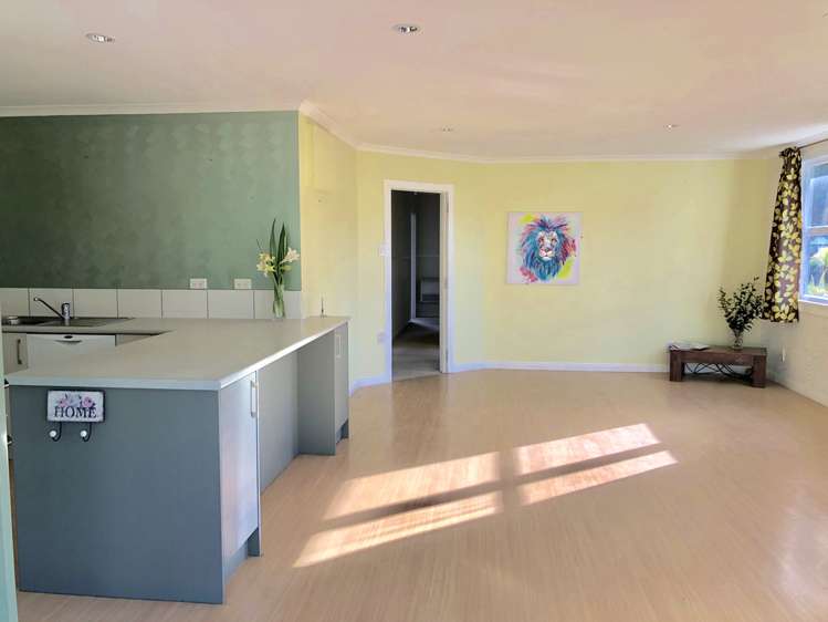 21 Home Street Manapouri_13