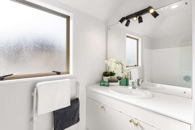 1/111 Seaview Road Glenfield_10