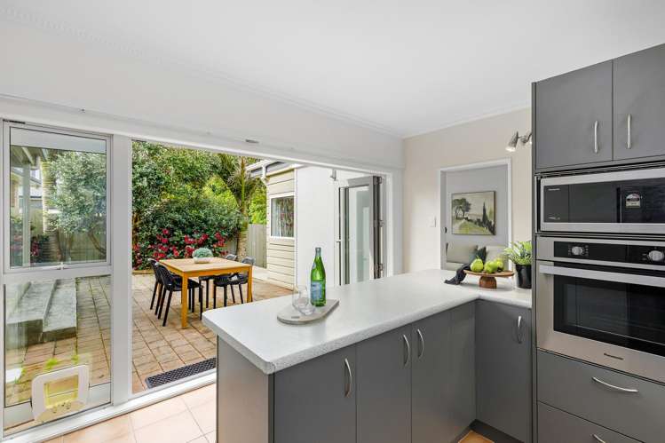 76A Wai-iti  Crescent Woburn_10