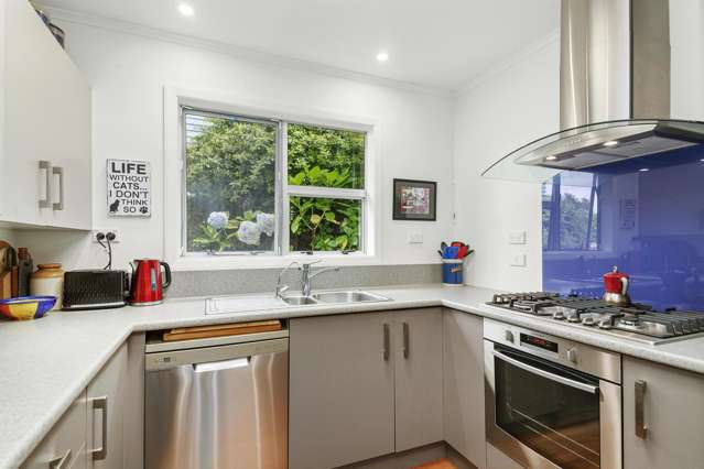 27 Hampton Hill Road Tawa_4