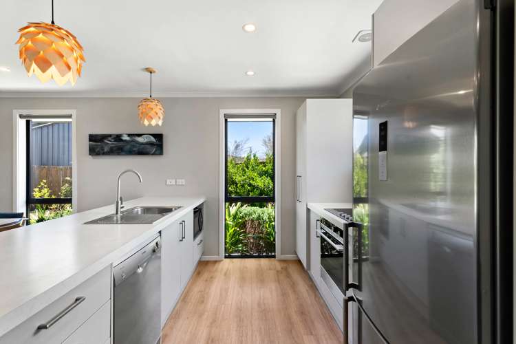 13 Kingfisher Crescent Albert Town_8