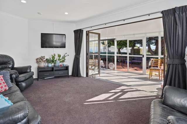 24 Kipling Crescent Stoke_4