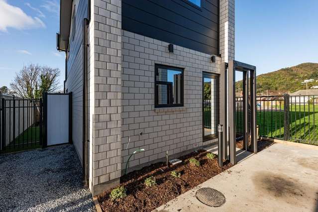 Modern Townhouse in Fairfield with Great Amenities