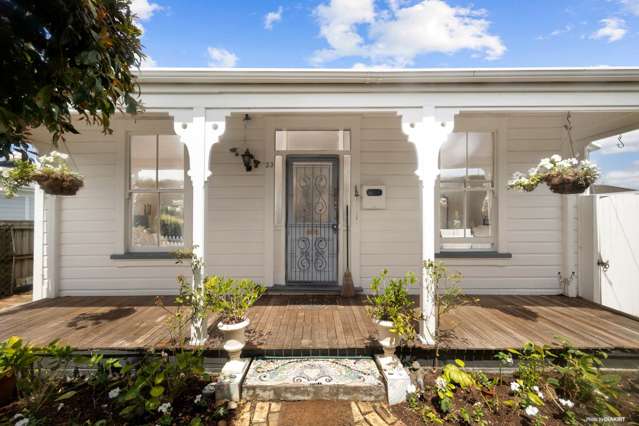 Villa Charm in the Heart of Ellerslie