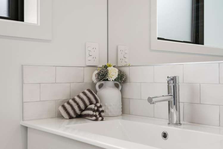 18 Magnum Drive Cromwell_16