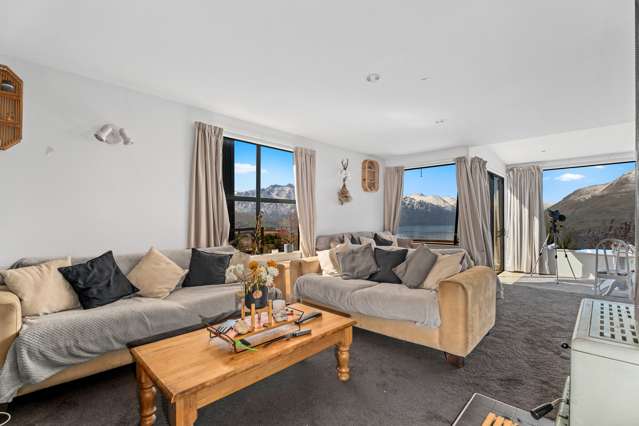 8 Caples Place Fernhill/Sunshine Bay_1