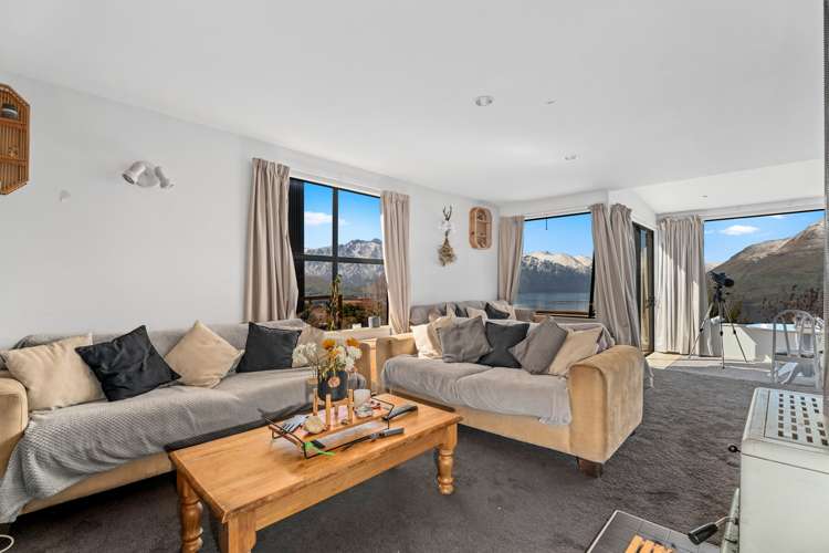 8 Caples Place Fernhill/Sunshine Bay_1