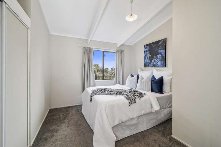 20 Milton Grove Owhata_11