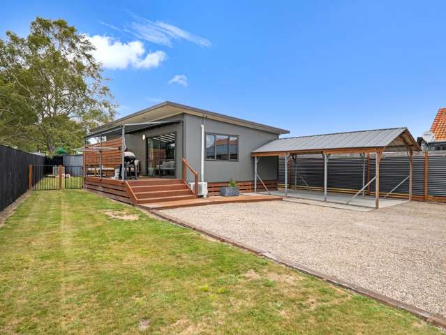 Central, Modern Living with Bonus Shed