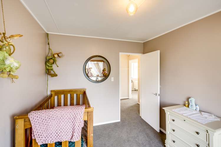 6 Burton Crescent Flaxmere_24