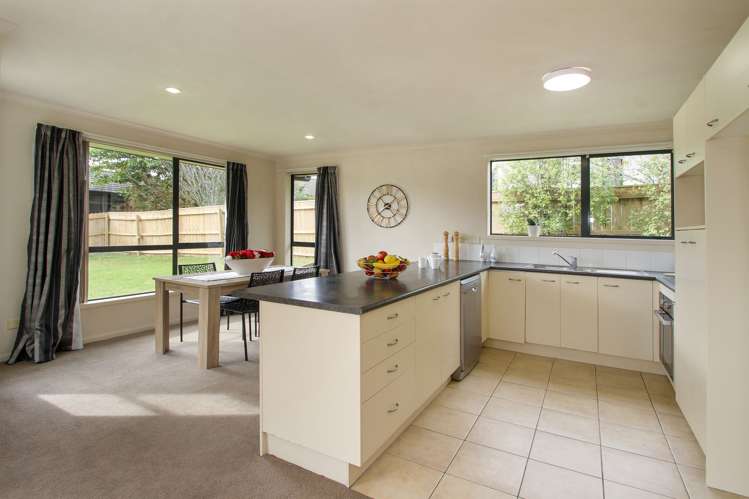 6 Thomas Hamer Place Greenhithe_5