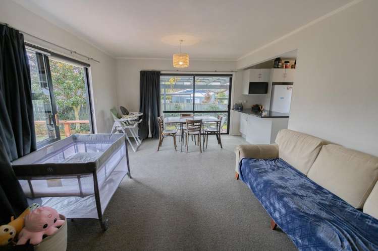 4 Robyn Hyde Place 11373_1