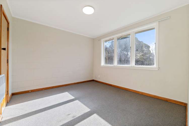 64 Aldershot Street Aranui_13