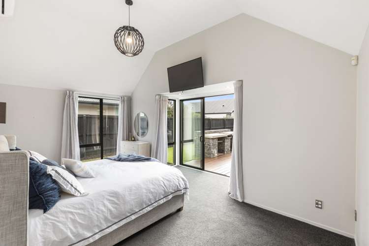 6 Waterstock Way Parklands_15