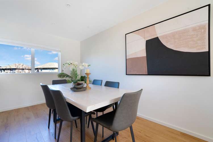 81 Bordeaux Parade Te Atatu South_9