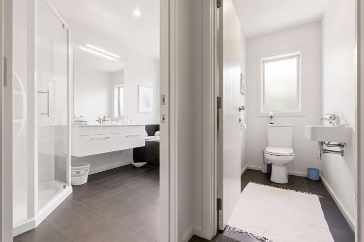 55 Chateau Crescent Rangatira Park_11