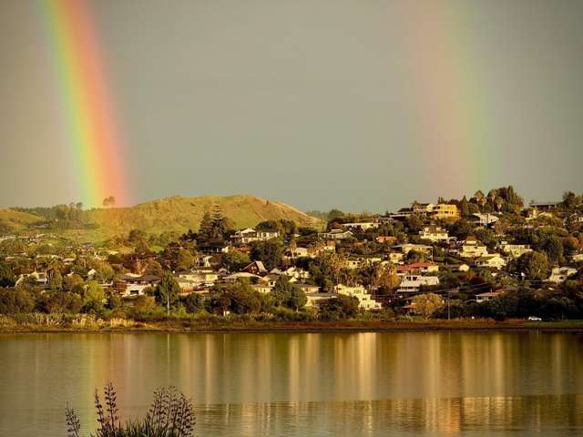 Golden Views  - the Harbour and Beyond