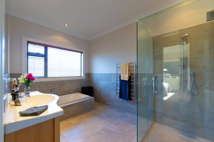 12 Oak Place Poraiti_17