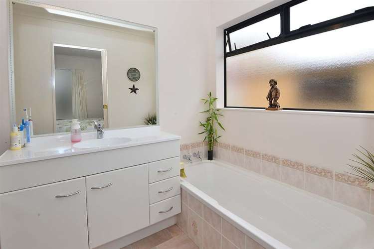 1 Francis Skinner Place Orewa_17