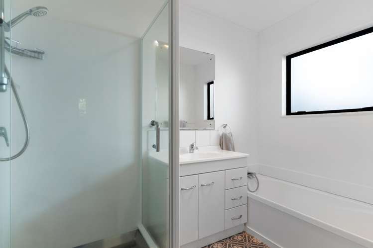 2/75 Langana Avenue Browns Bay_12