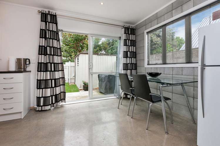 35 Royal View Road Te Atatu South_13