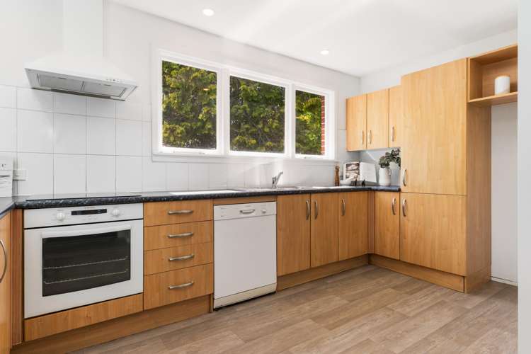 55 Woodbury Street Russley_13