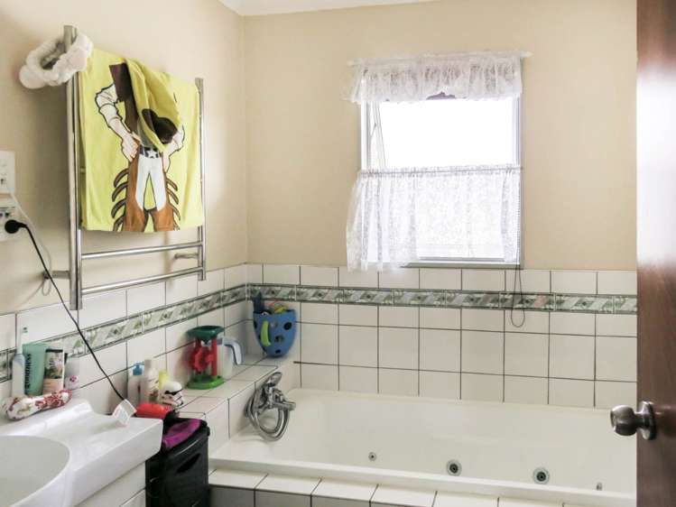 17 Ngatira Place Clendon Park_5