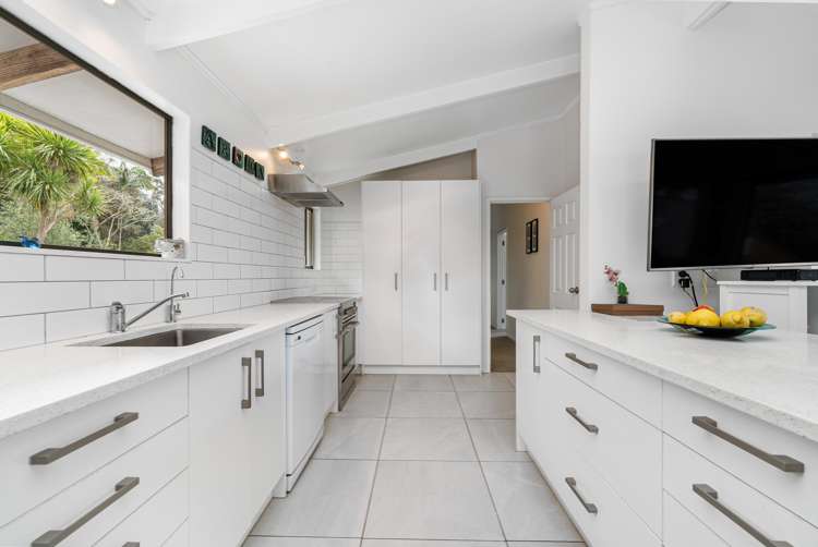 673 Huia Road Parau_13