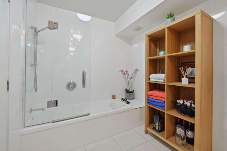 2b/12 Seaway Road Clarks Beach_21