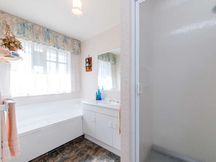 11 Strachan Way Highbury_6