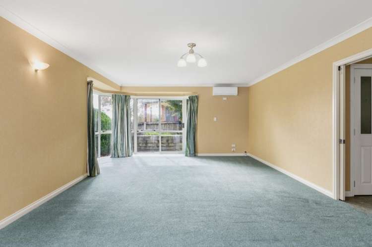 25 Dixon Road 2742_6