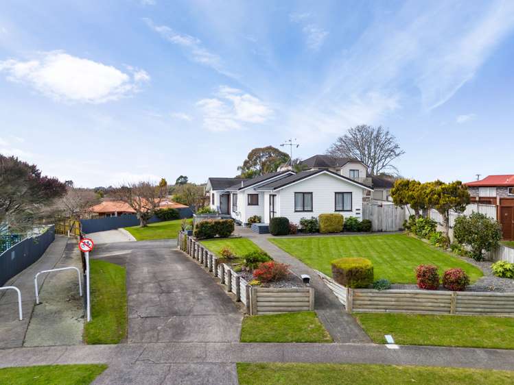 43 Lansdowne Crescent Glenview_38