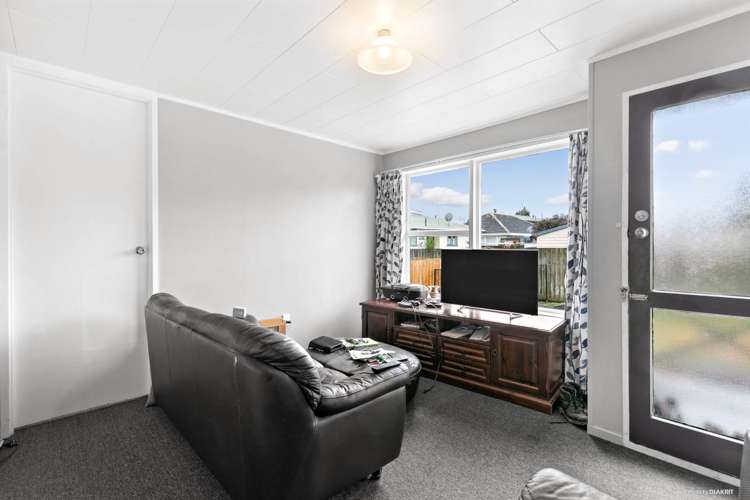 41 Cobham Crescent Kelston_12