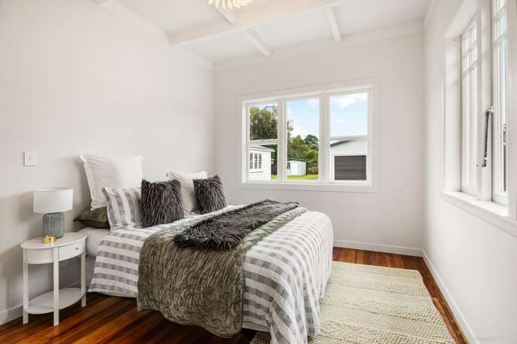 13 Preston Avenue Mt Albert_10