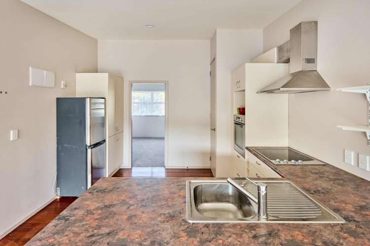 14/2 Northpoint Street Plimmerton_5