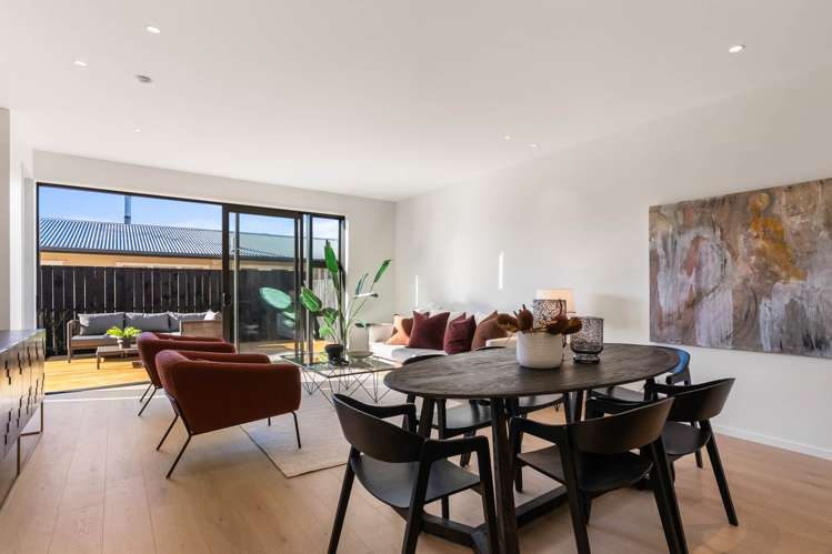 26-28 Weybridge Crescent_5