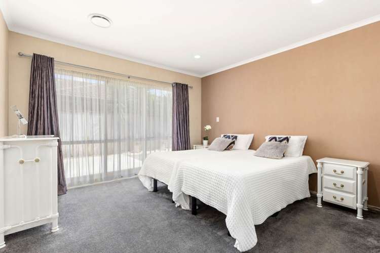 30 Turnberry Drive Wattle Downs_13