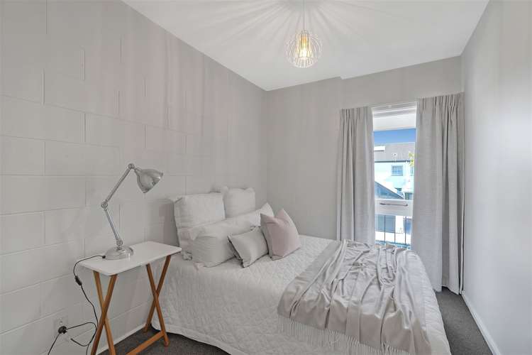 1/99 Aikmans Road Merivale_11