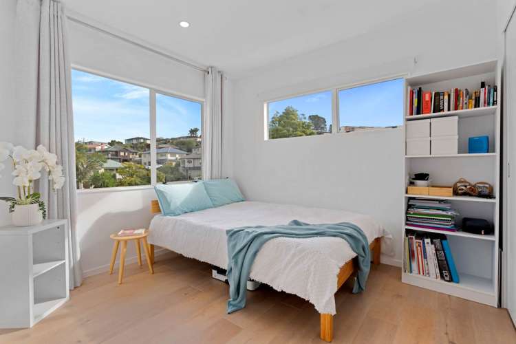 2/1 Mossop Rise Glenfield_13